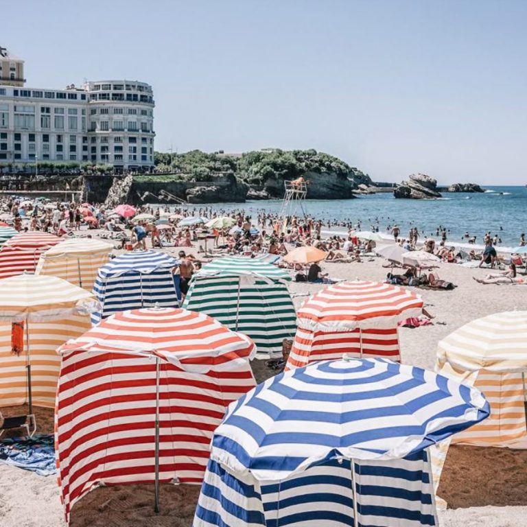 Biarritz, ville emblématique landaise grâce à sa grande plage et son architecture